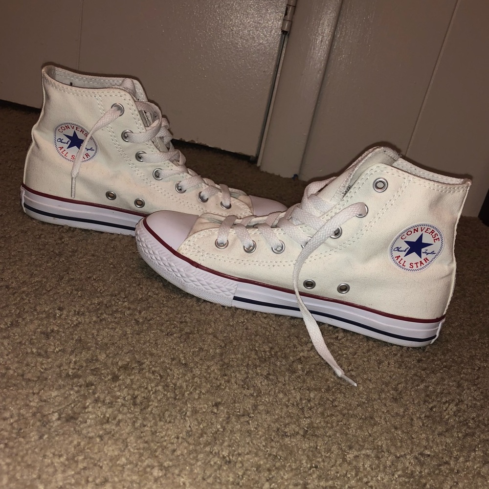 High top converse shoes never worn
